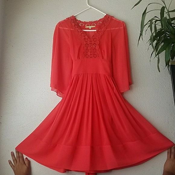 Gianni Bini Dresses & Skirts - 🆕 Gianna Bini coral boho v neck pleated dress